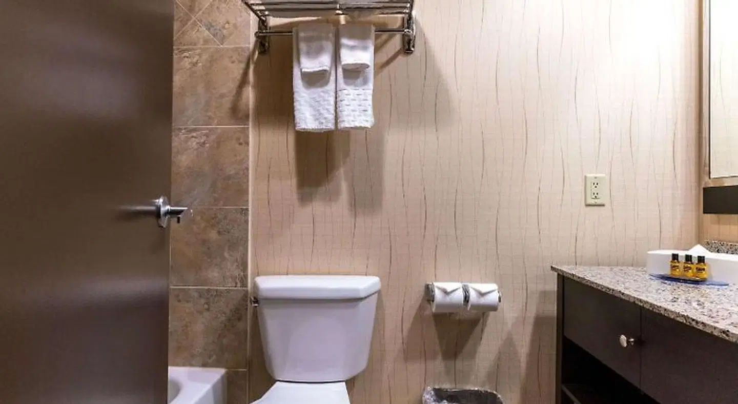 Best Western Plus South Edmonton Inn & Suites Badezimmer