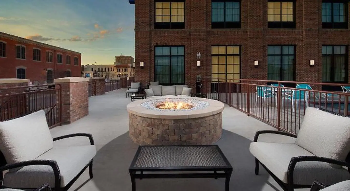 Holiday Inn Express Pensacola Downtown by IHG Terrasse