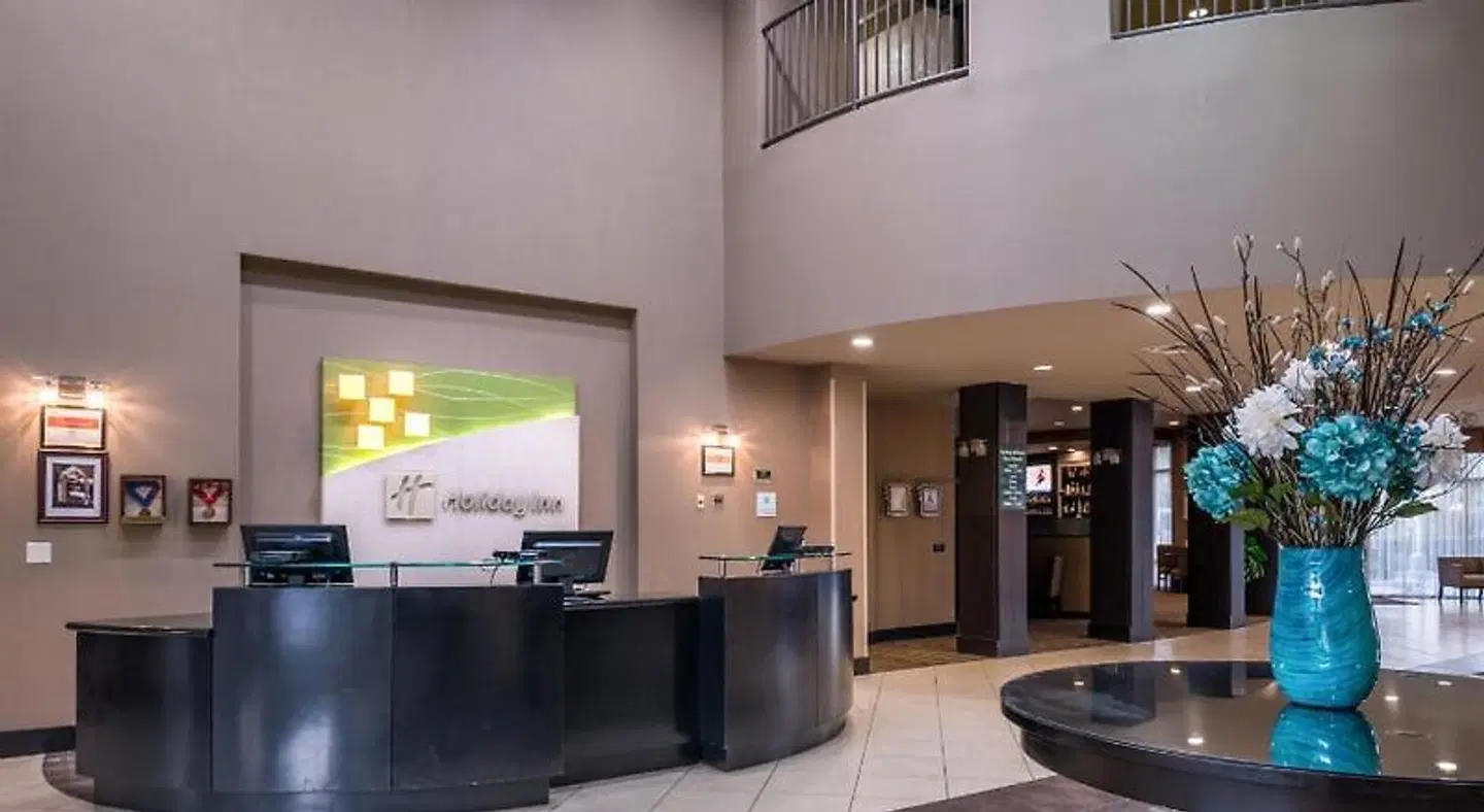 Holiday Inn Ontario Airport by IHG LOUNGE_LOBBY