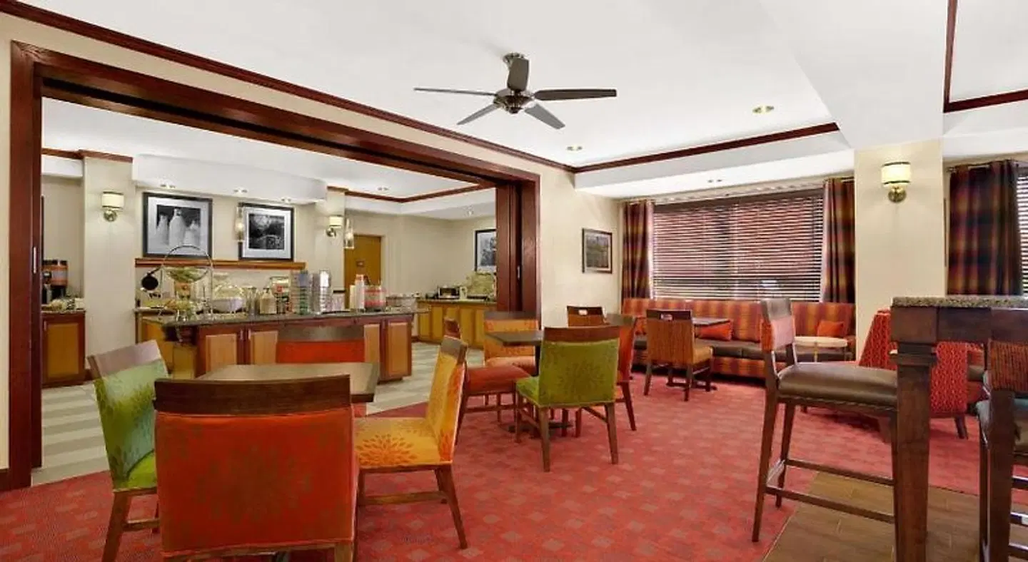 Hampton Inn Athens Bar