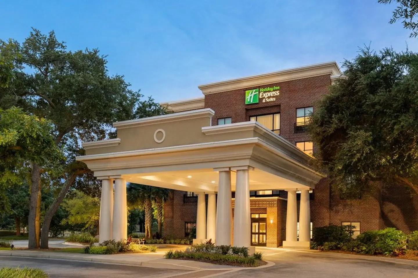 Holiday Inn Express & Suites Charleston - Mount Pleasant by IHG EXTERIOR