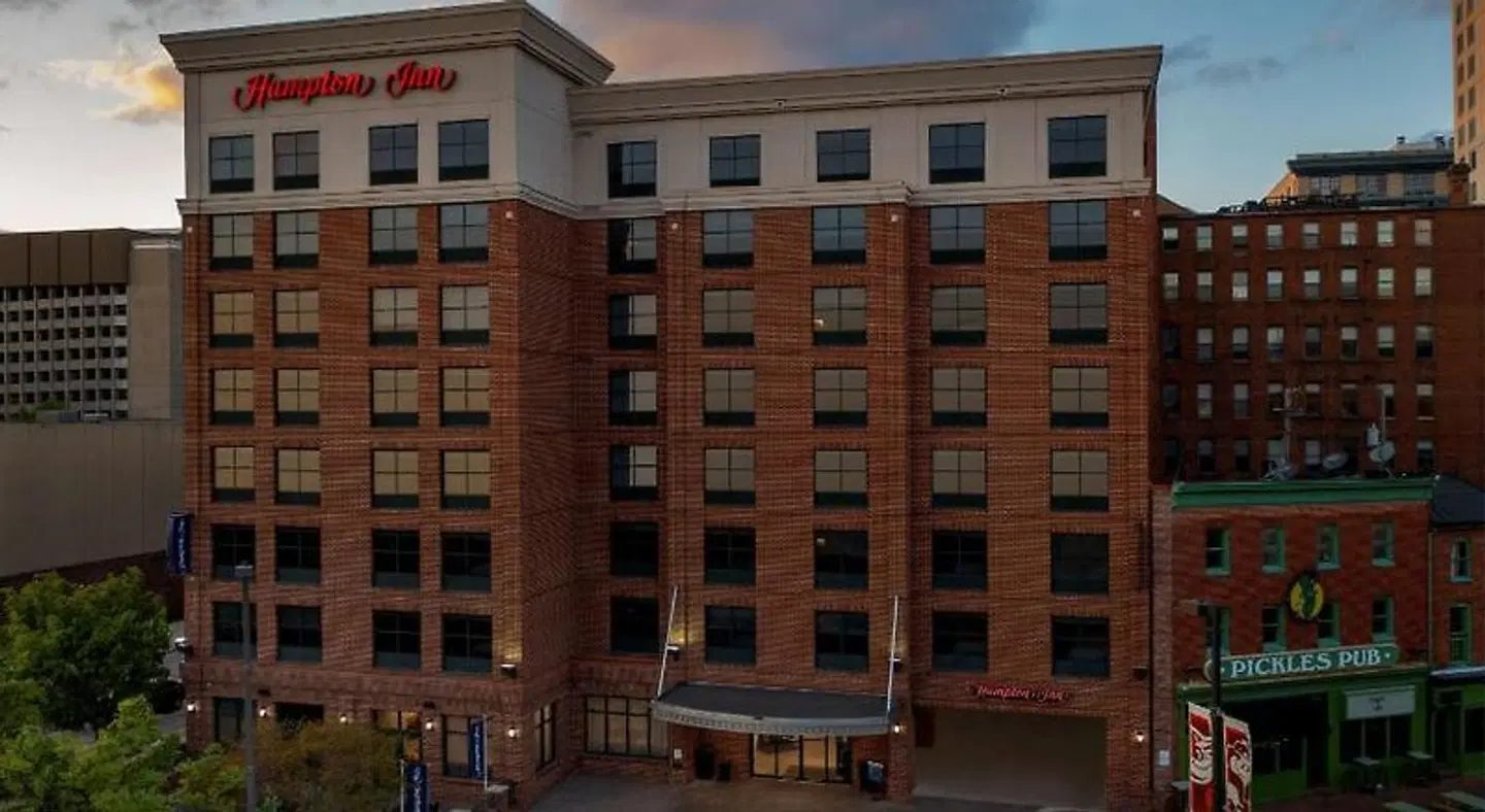 Hampton Inn Baltimore-Downtown-Convention Center EXTERIOR