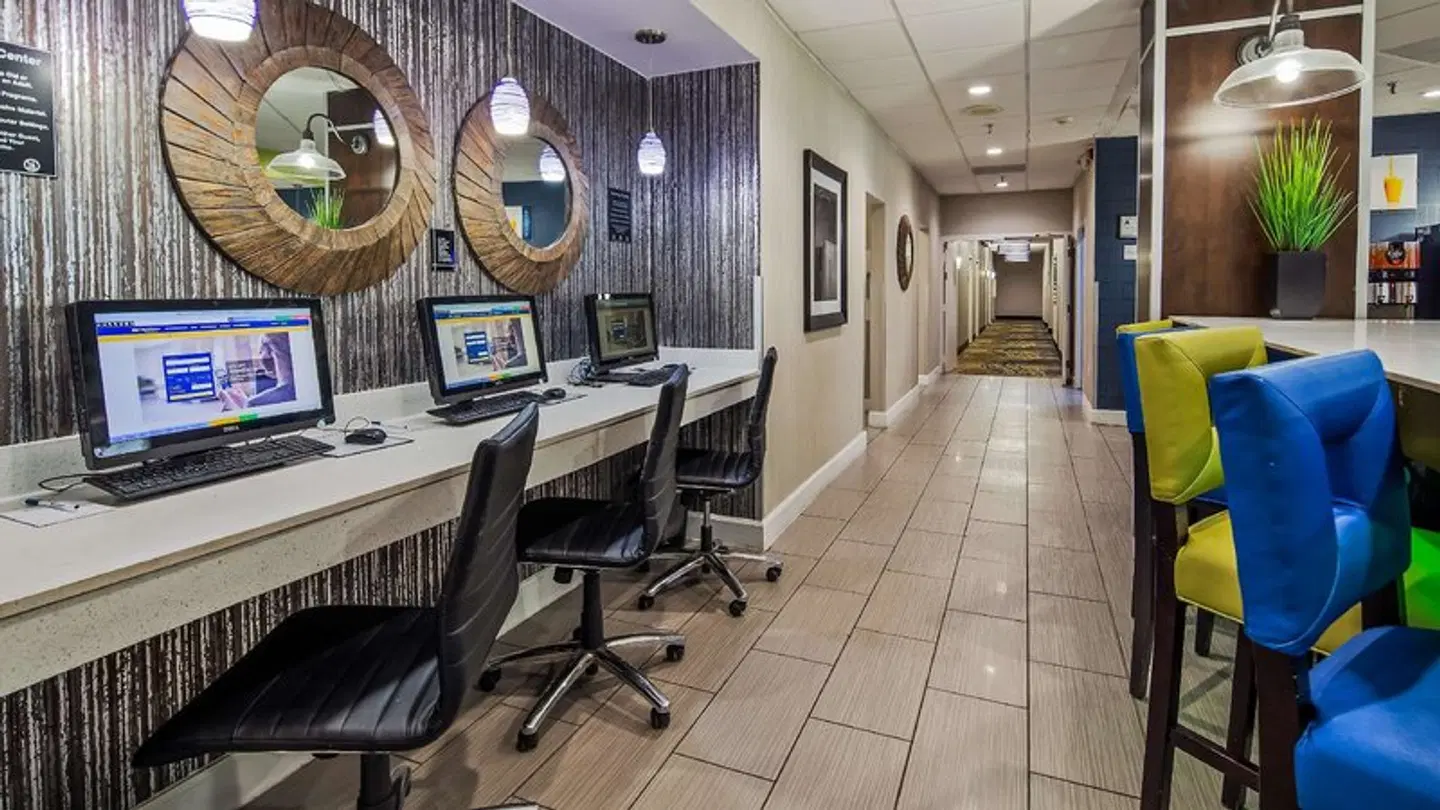 Best Western Plus Hanes Mall SPORTS_AND_LEISURE