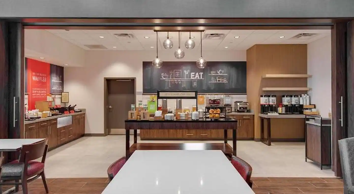 Hampton Inn & Suites Nashville North Skyline Restaurant