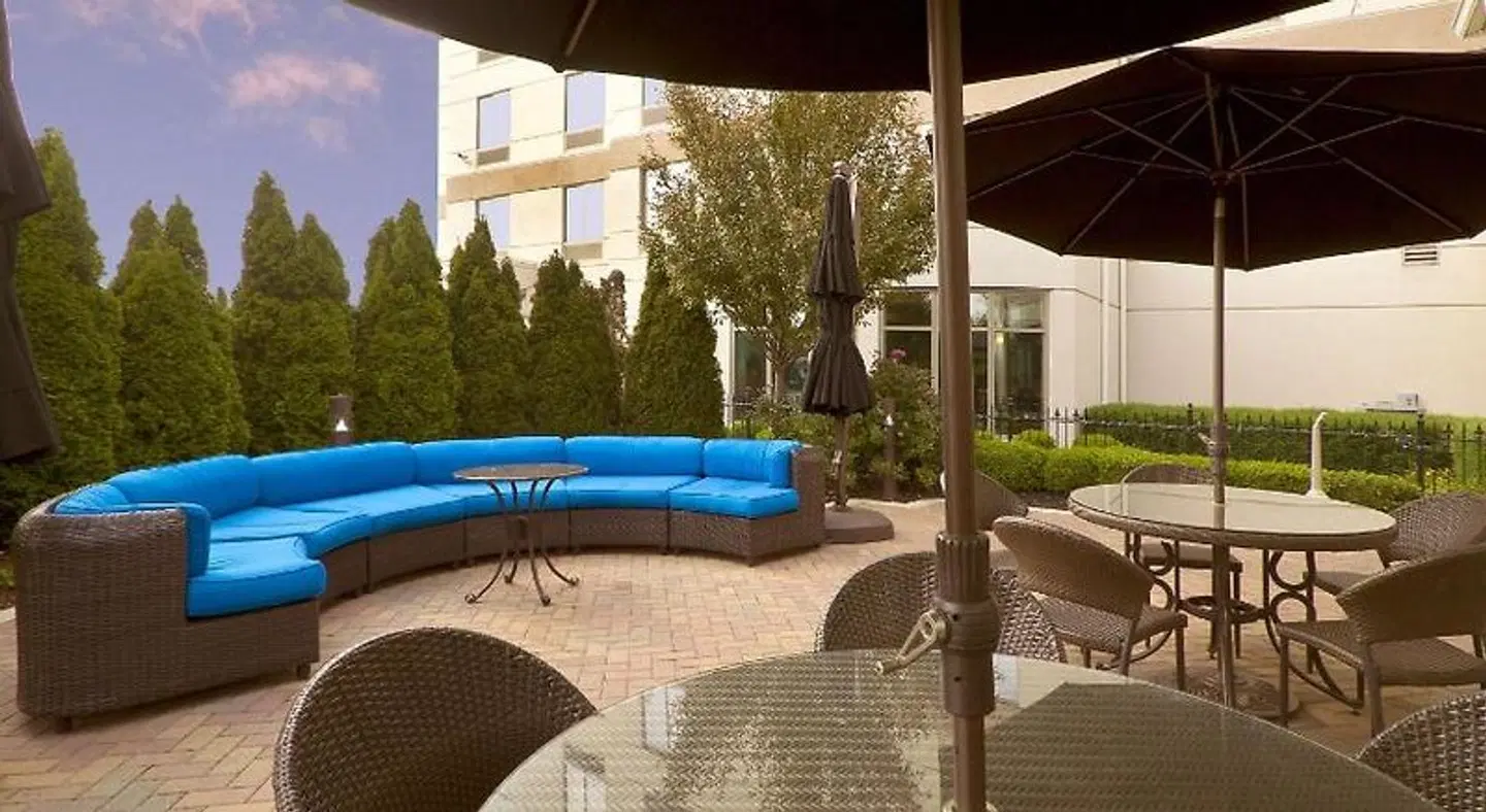 Hilton Garden Inn Columbus-University Area Terrasse