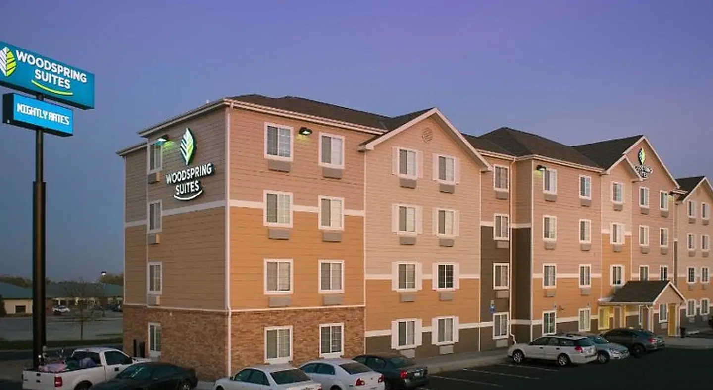 WoodSpring Suites Lincoln EXTERIOR