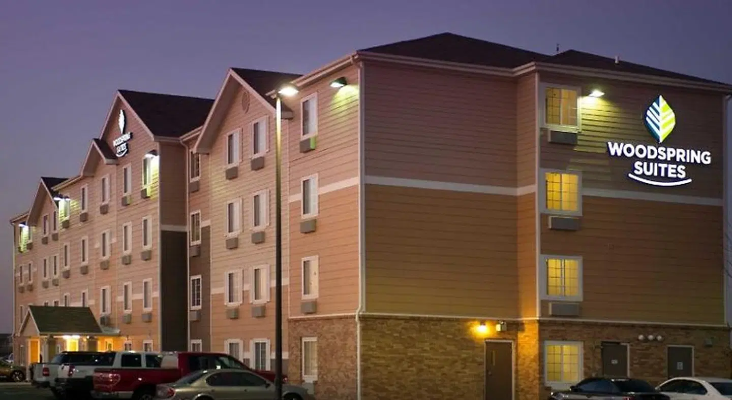 WoodSpring Suites Lincoln EXTERIOR