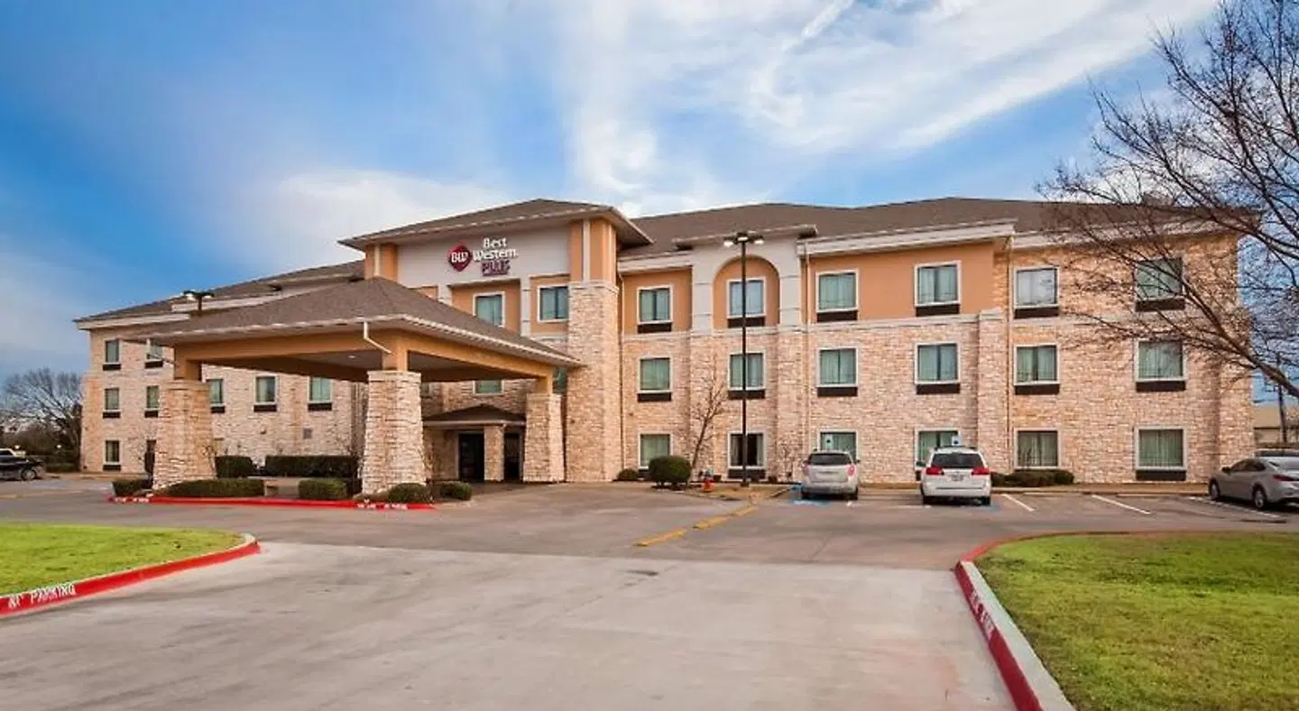 Best Western Plus Christopher Inn & Suites EXTERIOR