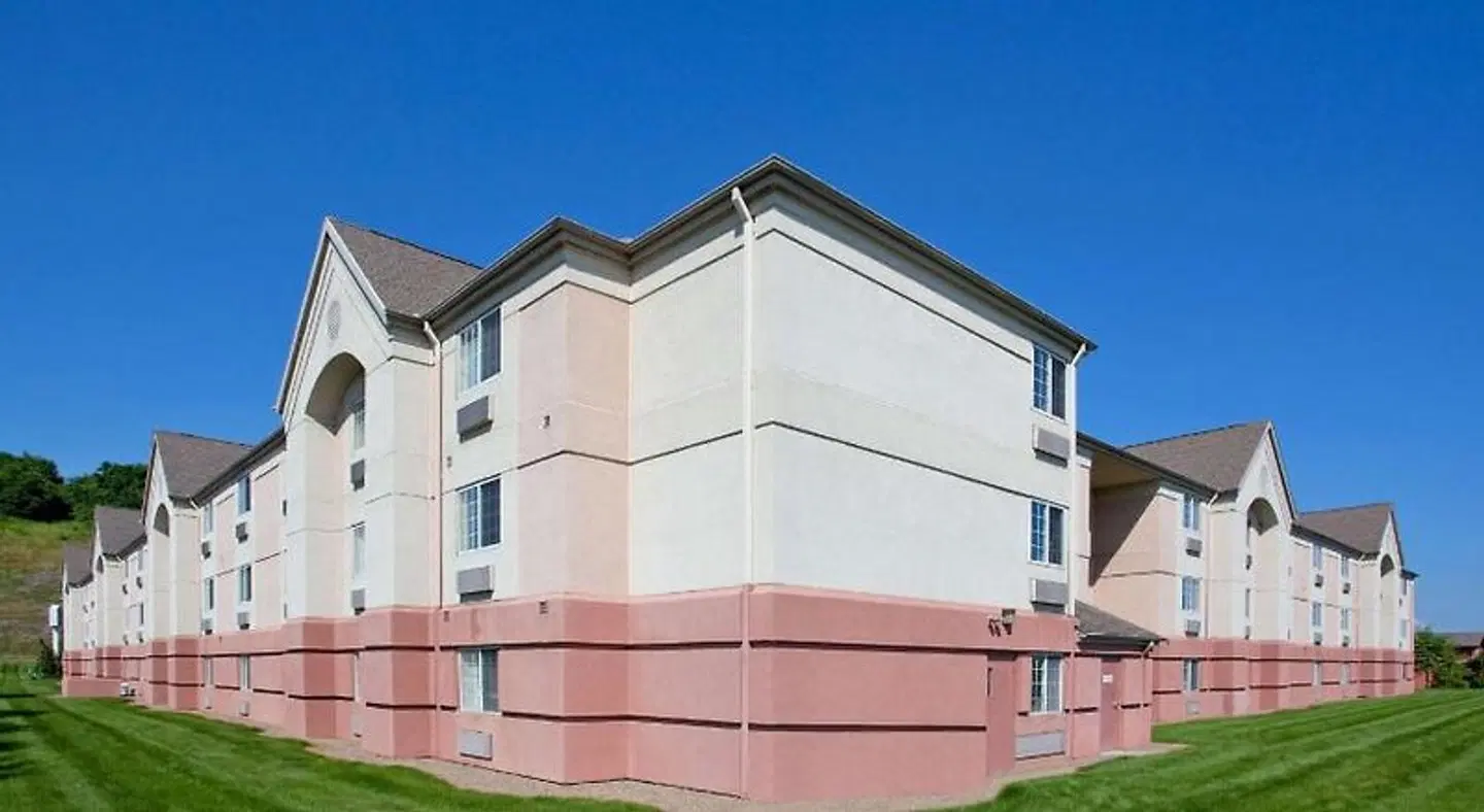 Sonesta Simply Suites Pittsburgh Airport EXTERIOR