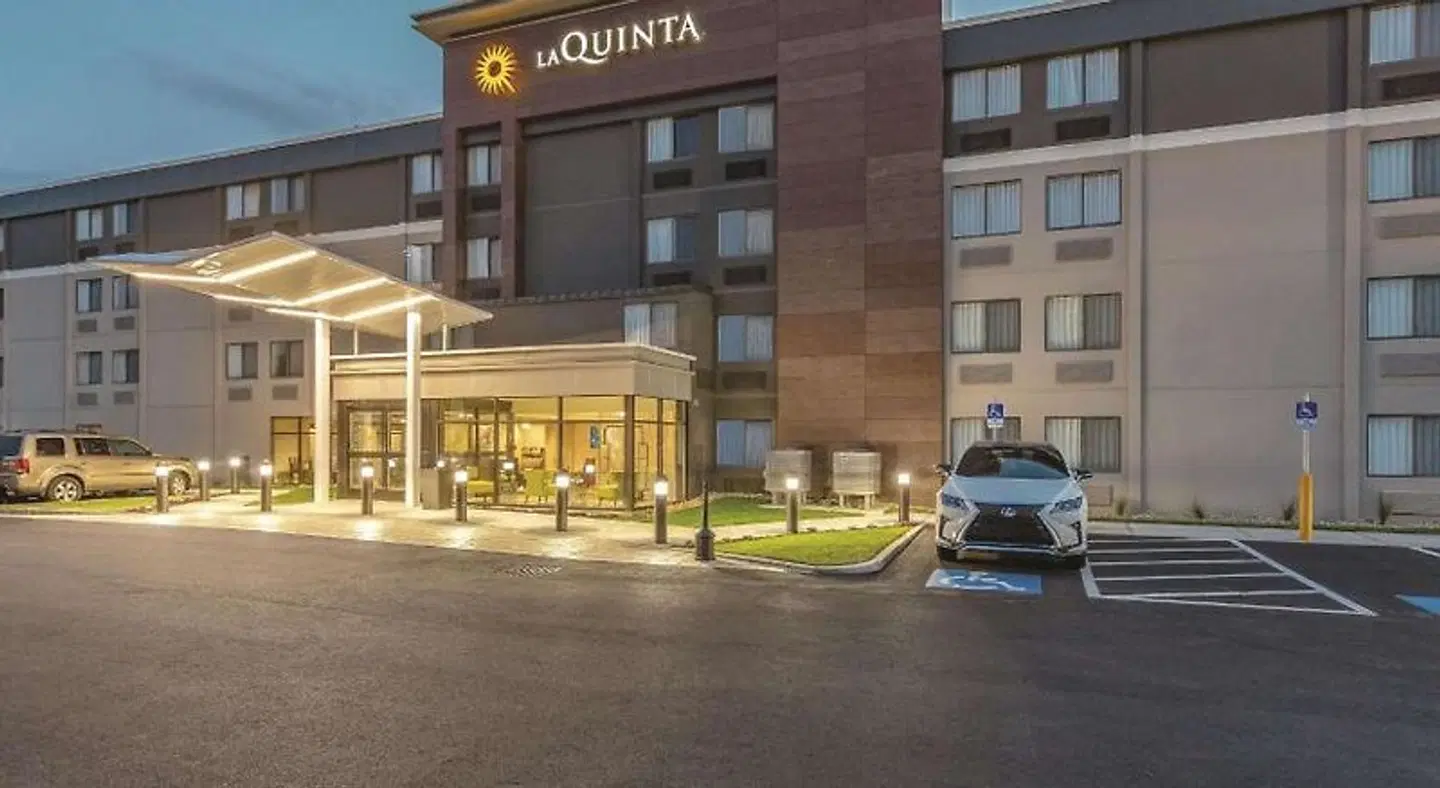 La Quinta Inn & Suites Salem, NH EXTERIOR