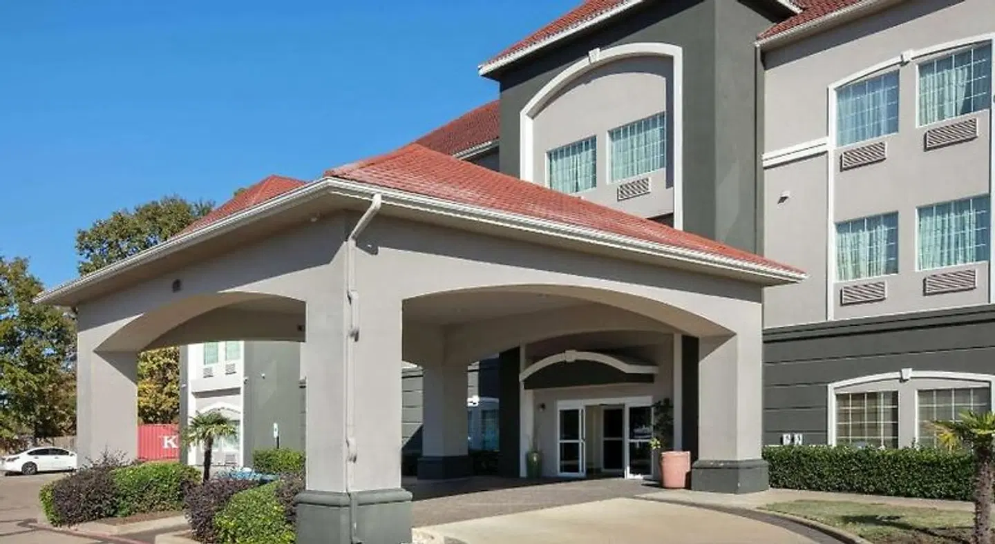 La Quinta Inn & Suites I-20 Longview South EXTERIOR