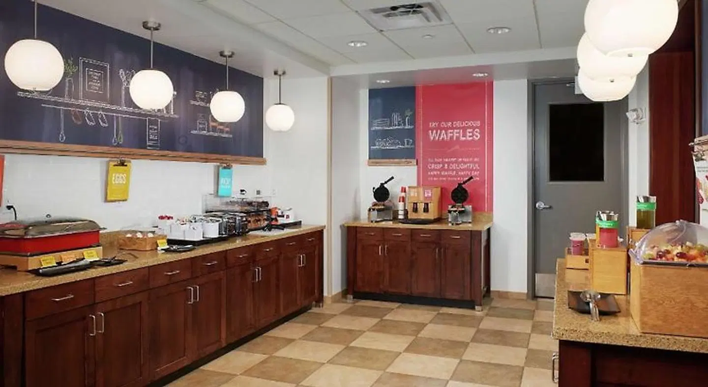 Hampton Inn & Suites Salem LOUNGE_LOBBY