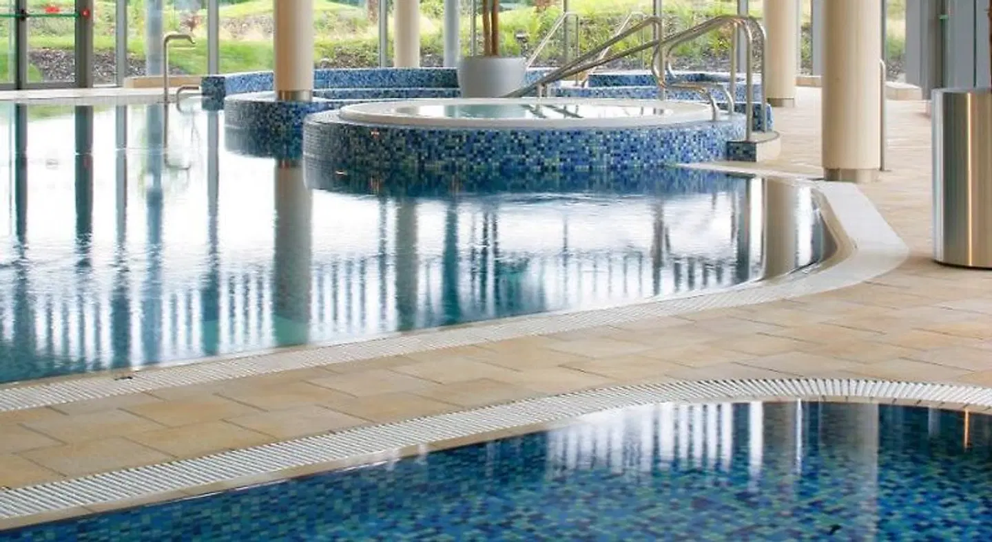 Pillo Hotel Ashbourne Leisure Club & Spa Hallenbad