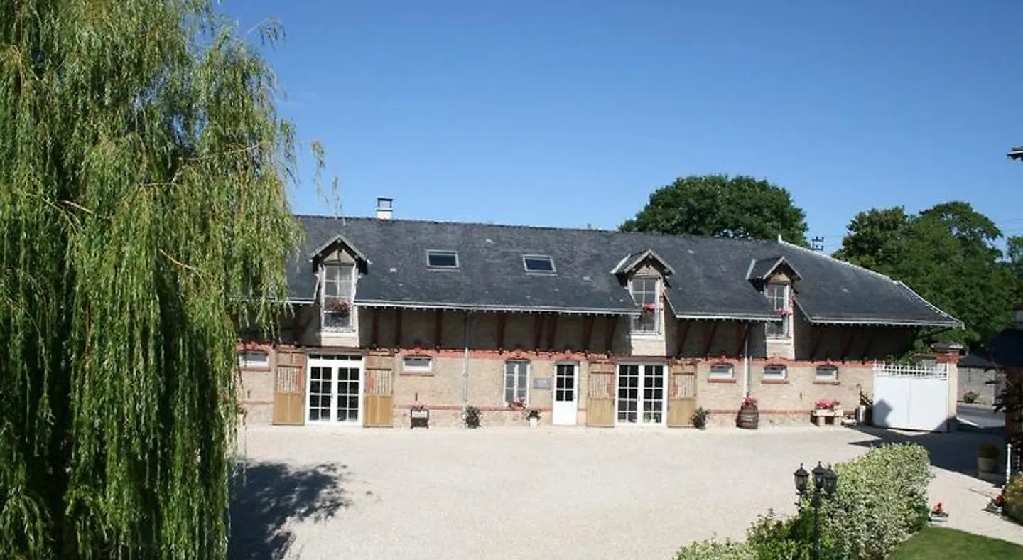 La Closerie des Sacres EXTERIOR