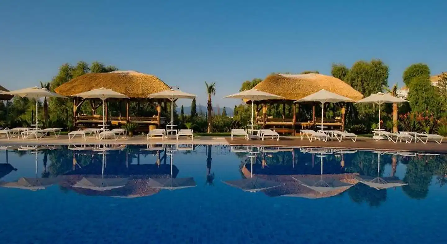 Sentido Bellazure Pool