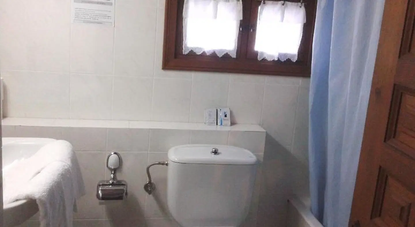 Hostal Puente Deva Badezimmer