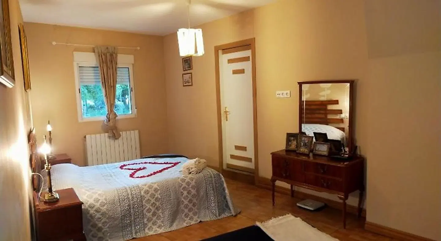 ALBERGUE CASA BAZTAN ROOM_EXAMPLE
