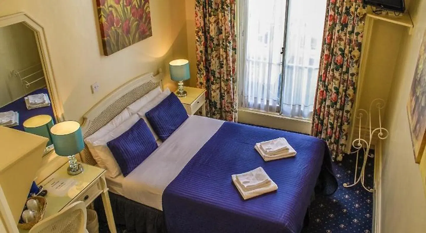 Blades - B&B ROOM_EXAMPLE