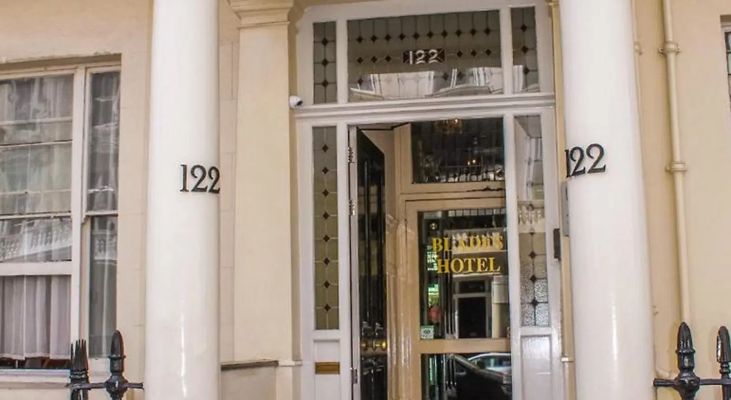 Blades - B&B EXTERIOR