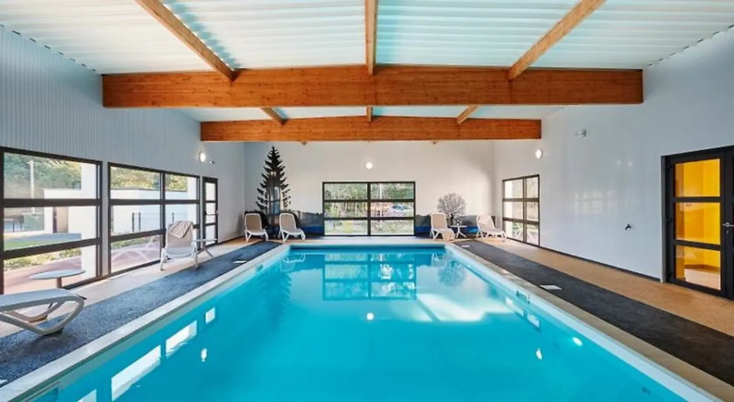 Village by logis Hallenbad