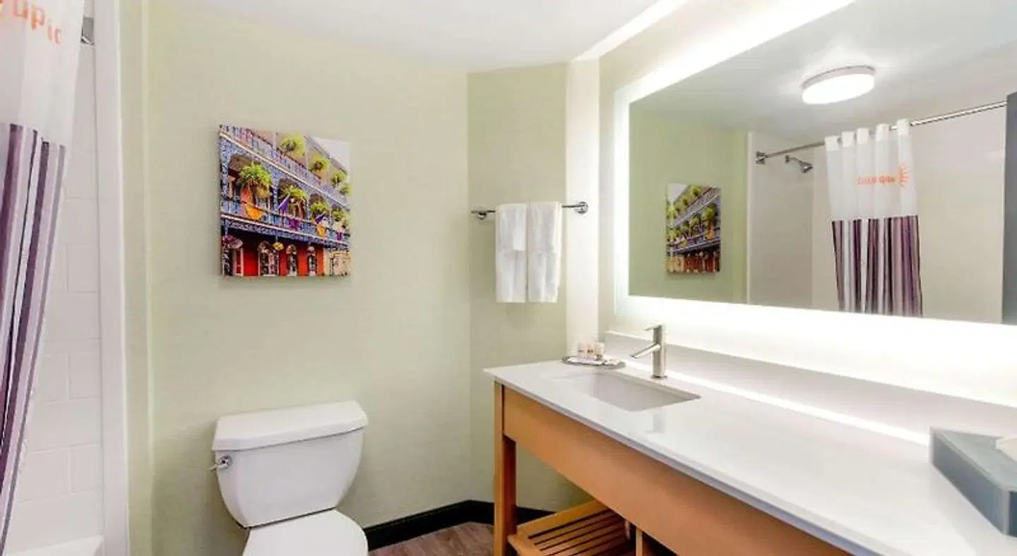 La Quinta Inn & Suites New Orleans Downtown Badezimmer