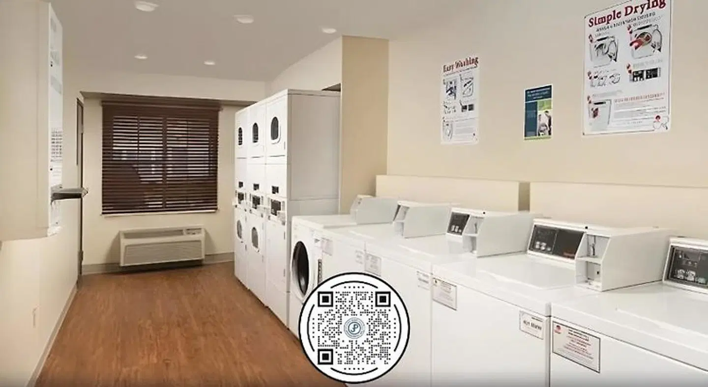 WoodSpring Suites Lincoln Badezimmer