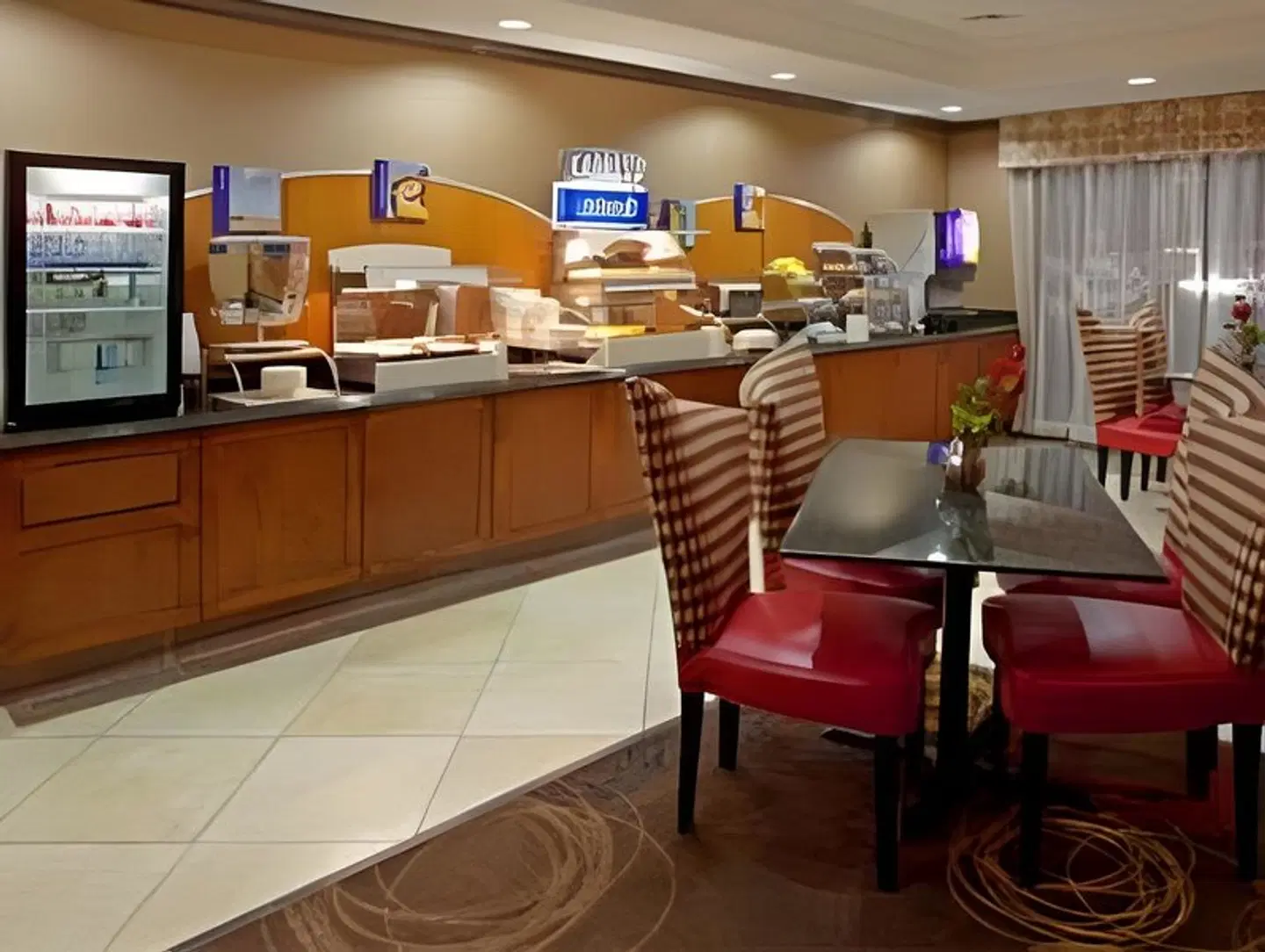 Holiday Inn Express & Suites Katy by IHG Bar