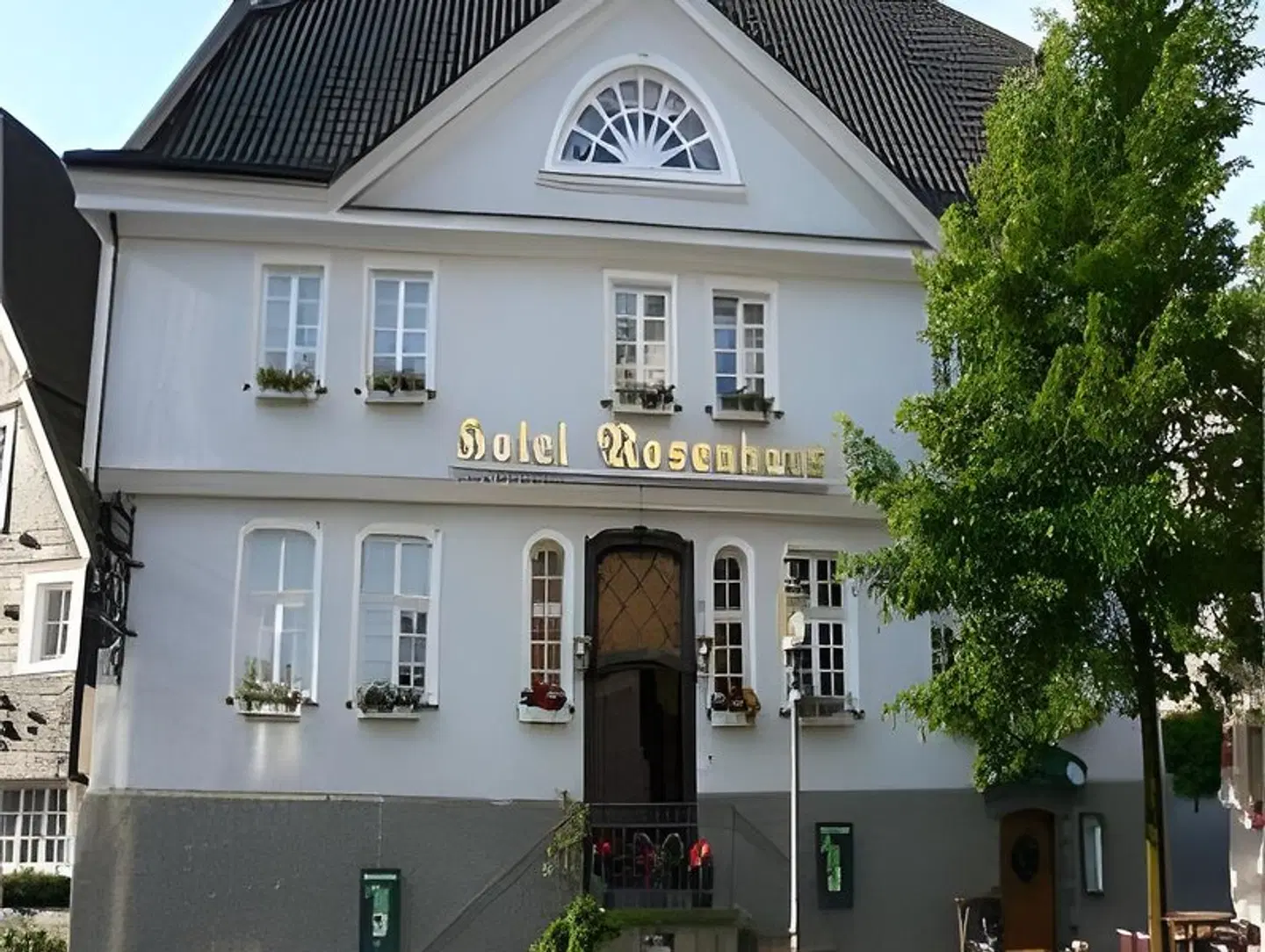 Rosenhaus EXTERIOR