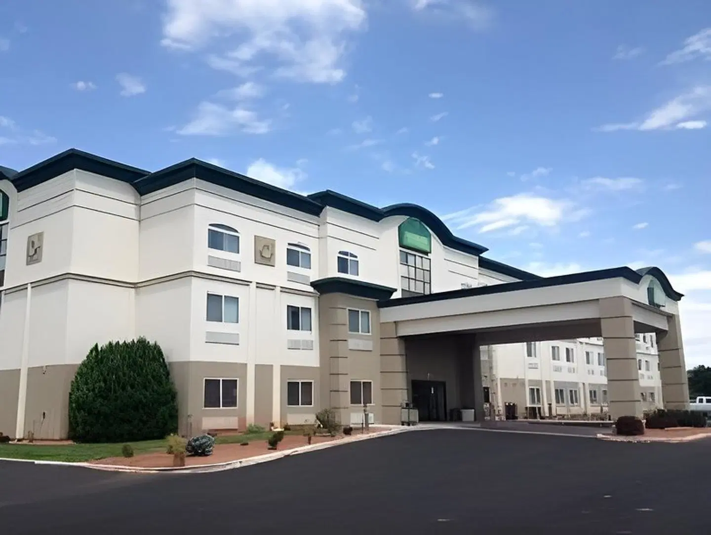 Wingate by Wyndham Pueblo EXTERIOR