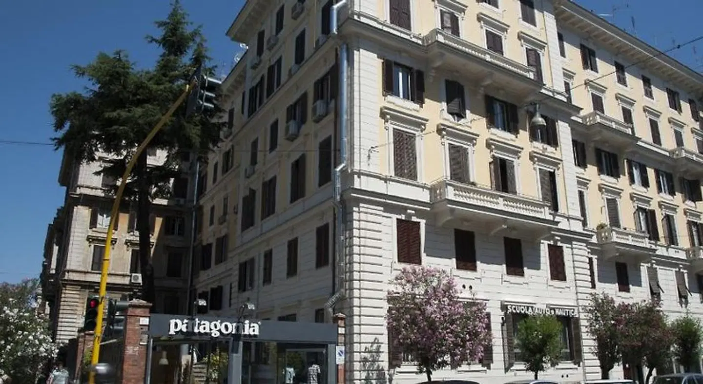 Center 2 Rooms EXTERIOR