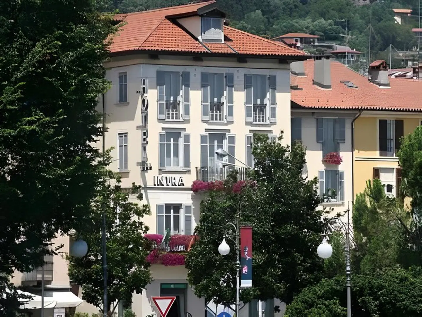 Intra Hotel EXTERIOR