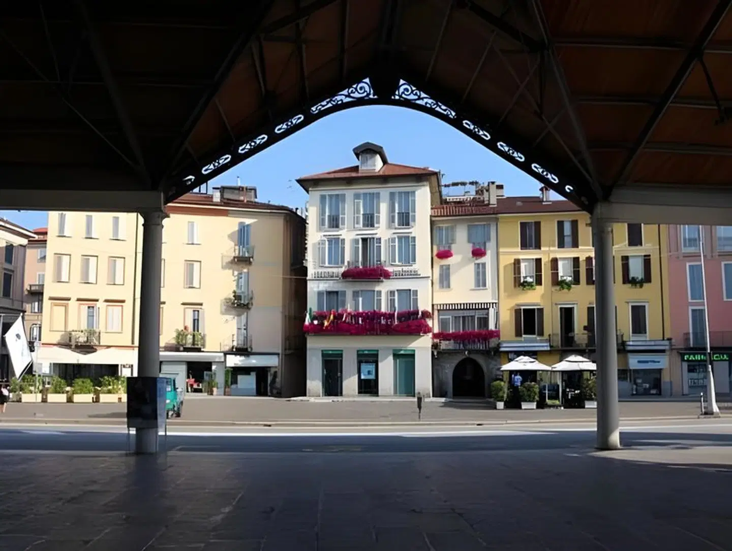 Intra Hotel EXTERIOR