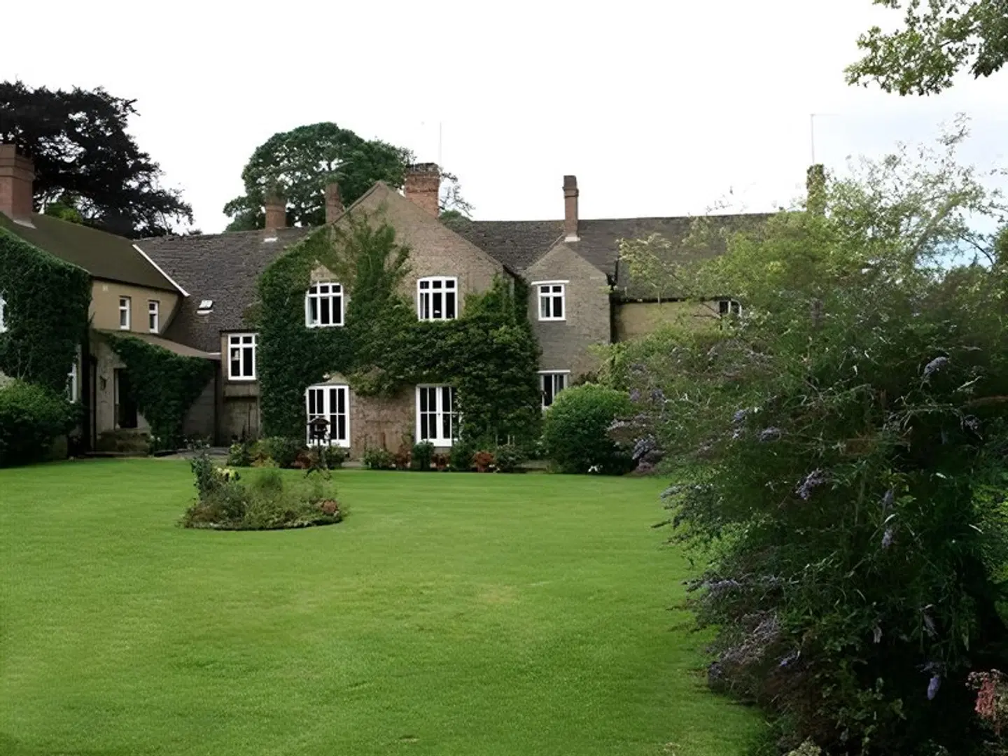 Newburgh House EXTERIOR