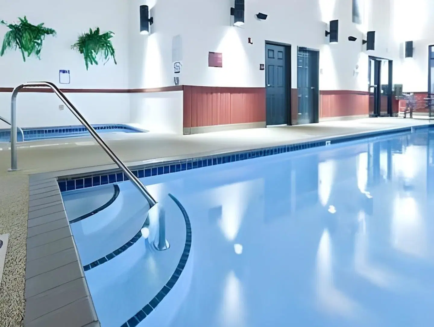 Holiday Inn Express & Suites Minneapolis (Golden Valley) by IHG Hallenbad