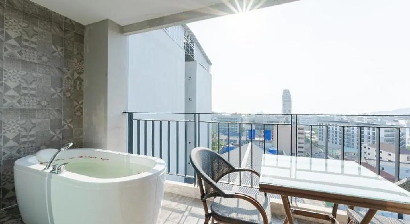Sky Wave Patong Terrasse