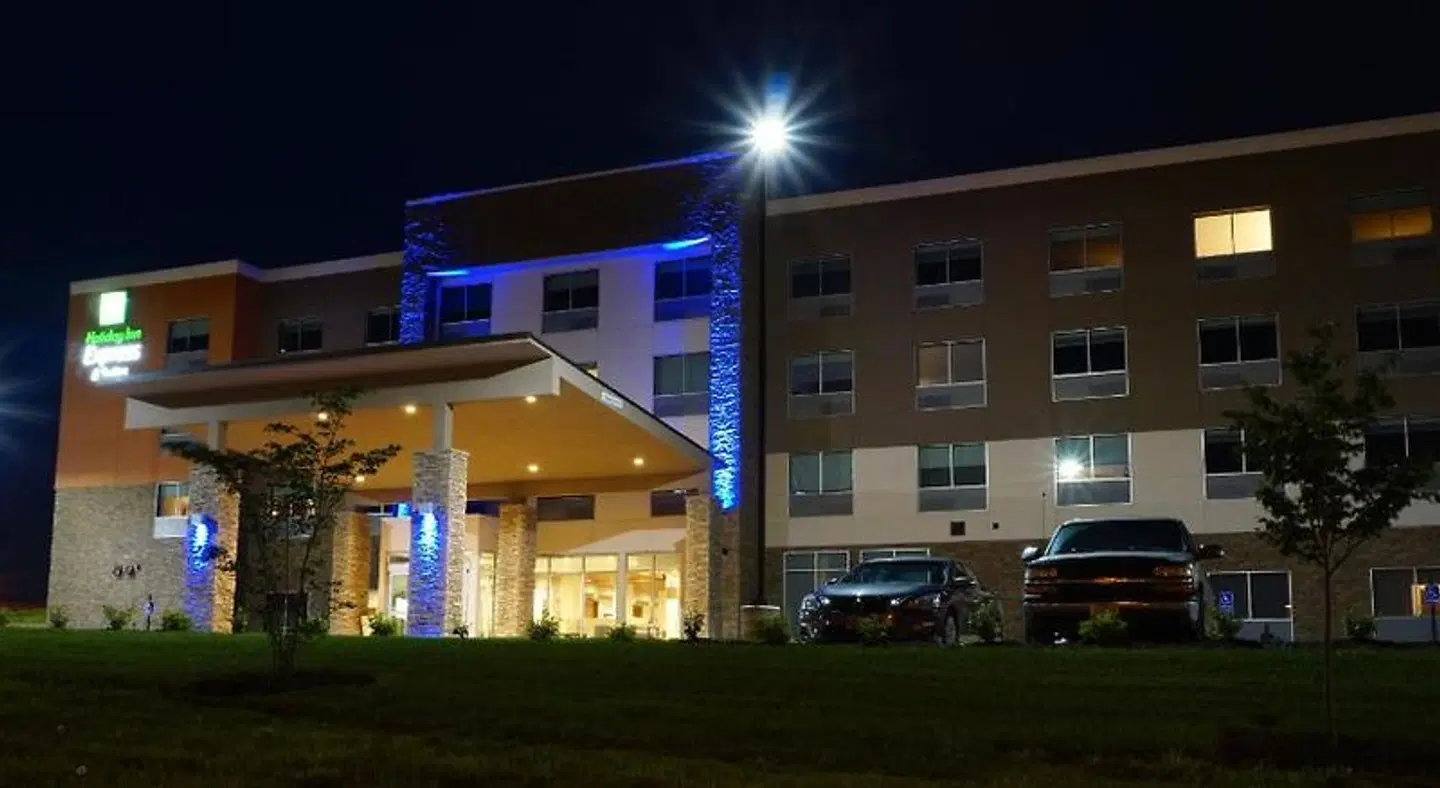 Holiday Inn Express & Suites Omaha - Millard Area by IHG EXTERIOR