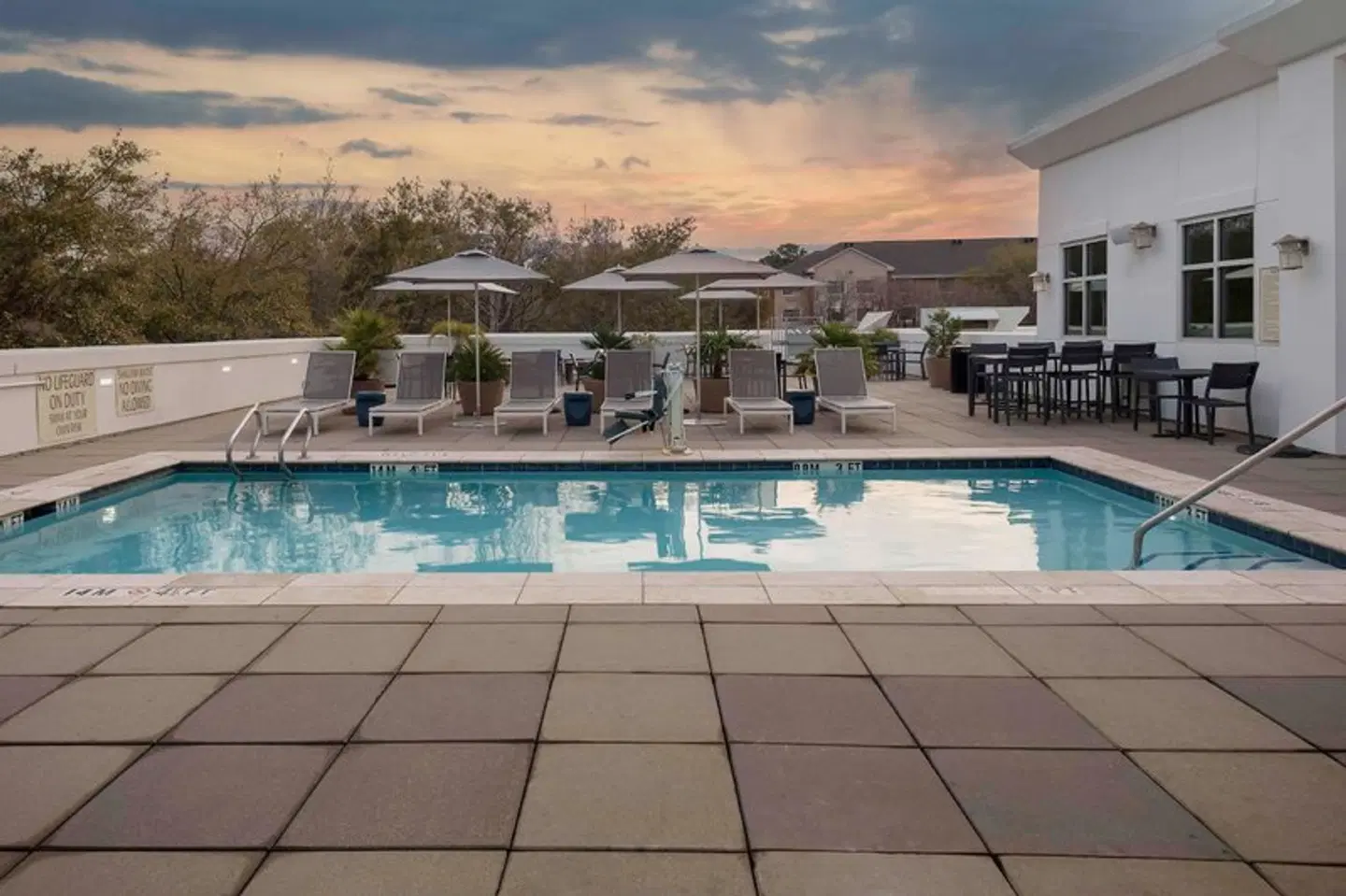 Hilton Garden Inn Charleston / Mt. Pleasant OUTDOOR_POOL