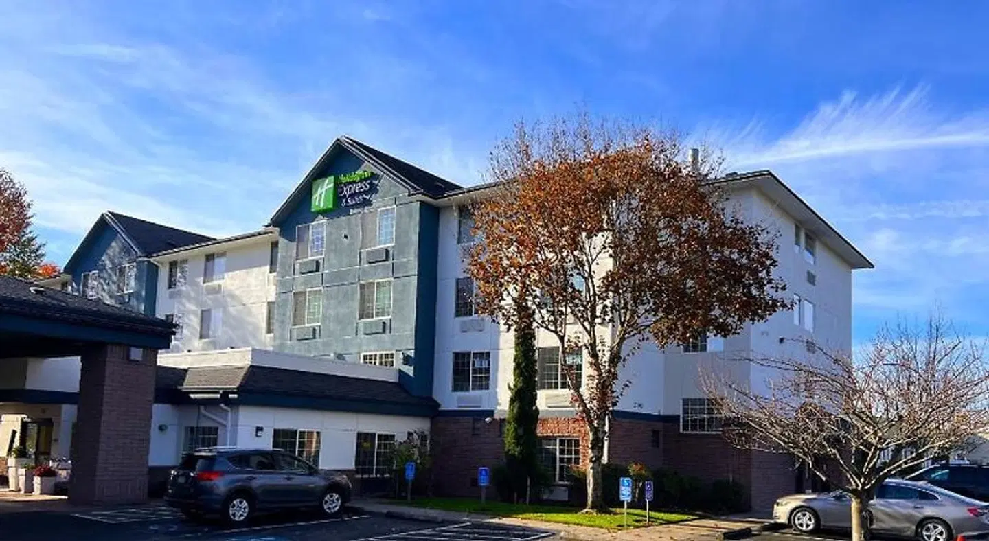 Holiday Inn Express & Suites Portland-Jantzen Beach by IHG EXTERIOR