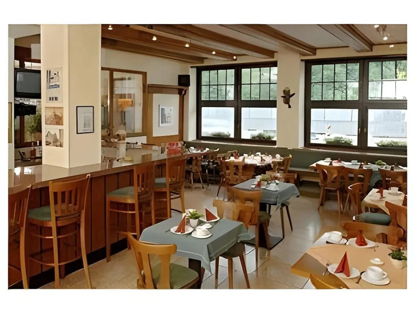 City Hotel Restaurant