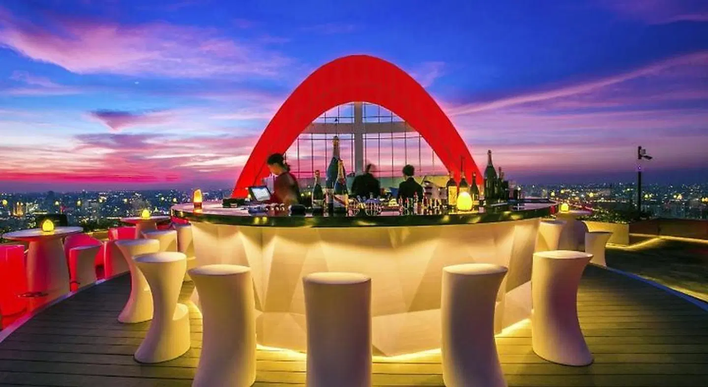 Centara Grand at CentralWorld Bar