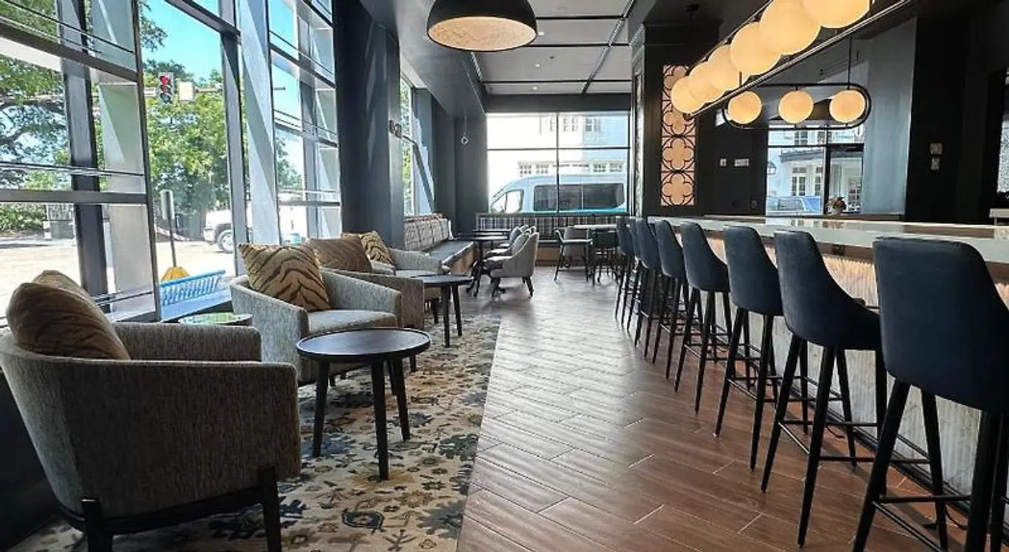 Hotel Indigo Baton Rouge Downtown by IHG Bar