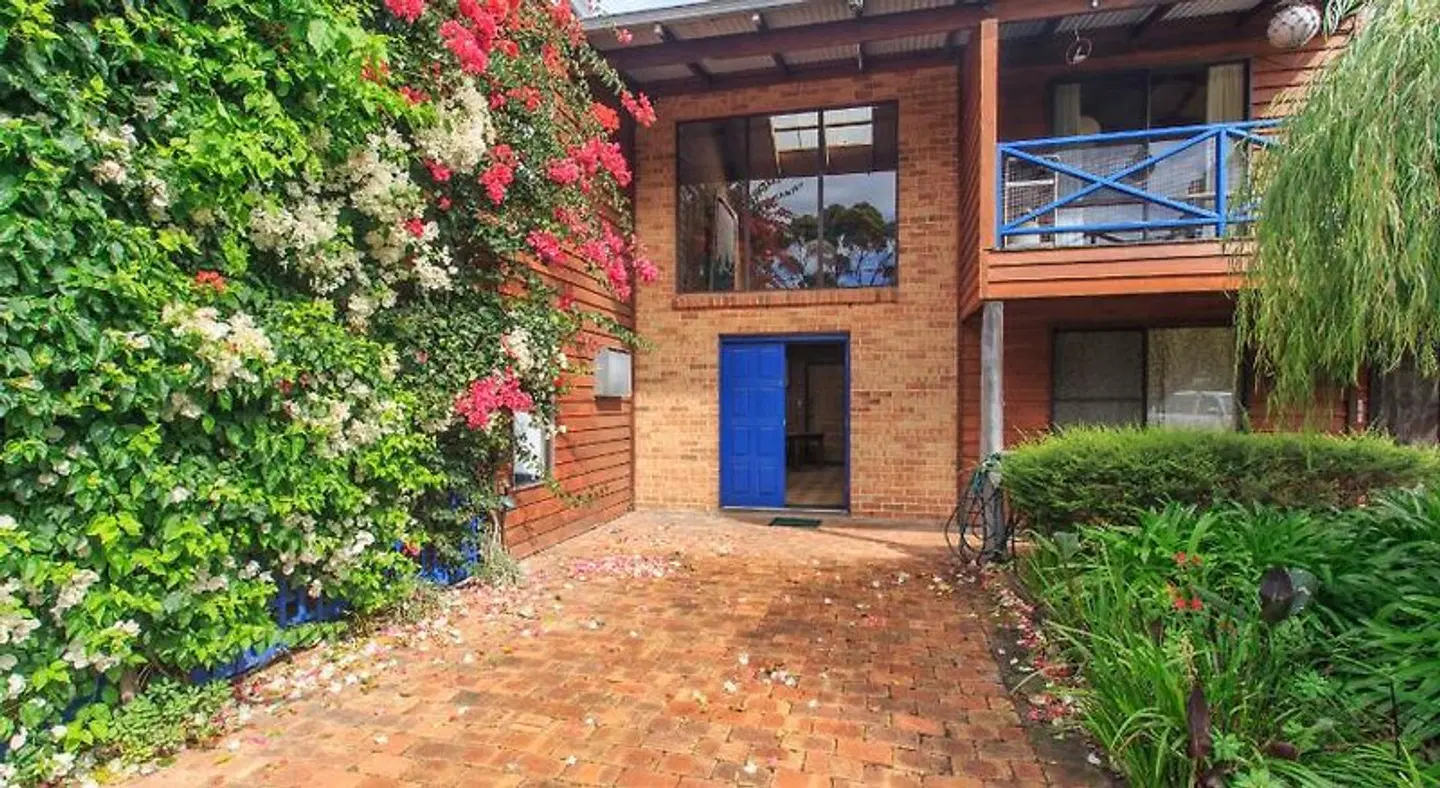 Rainbow House EXTERIOR