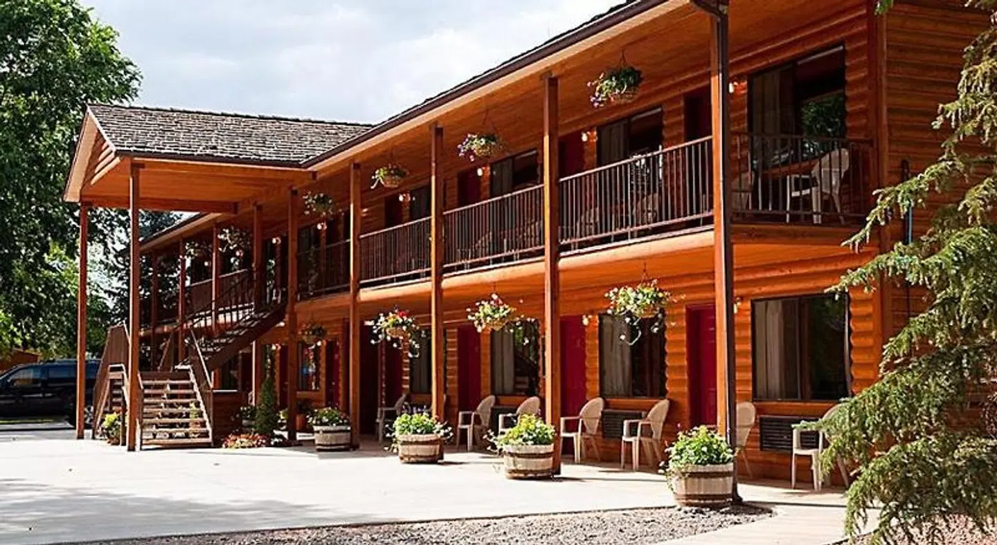 Austin's Chuckwagon Lodge EXTERIOR
