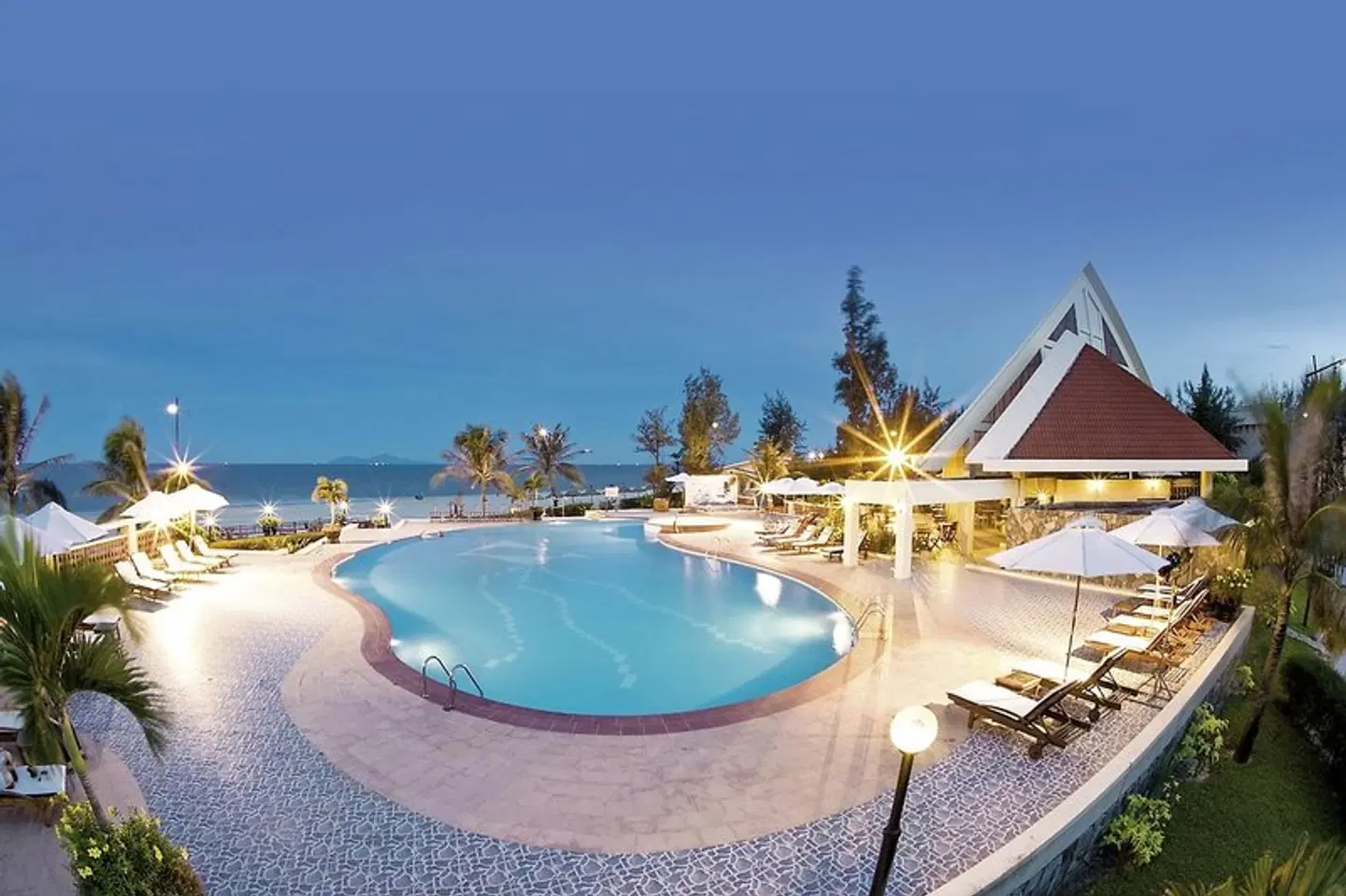 Sandy Beach Non Nuoc Resort OUTDOOR_POOL