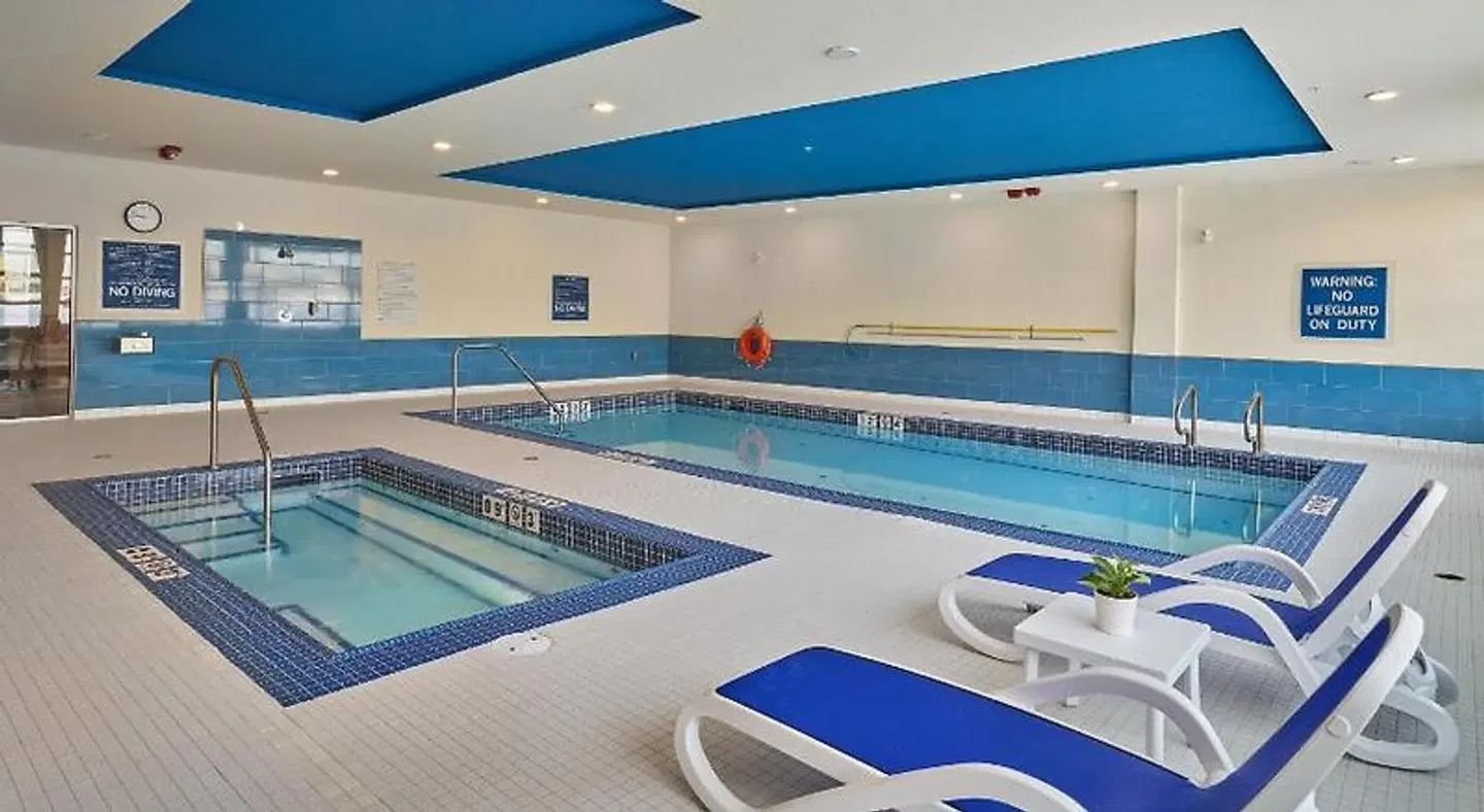 Four Points by Sheraton Edmonton West Hallenbad