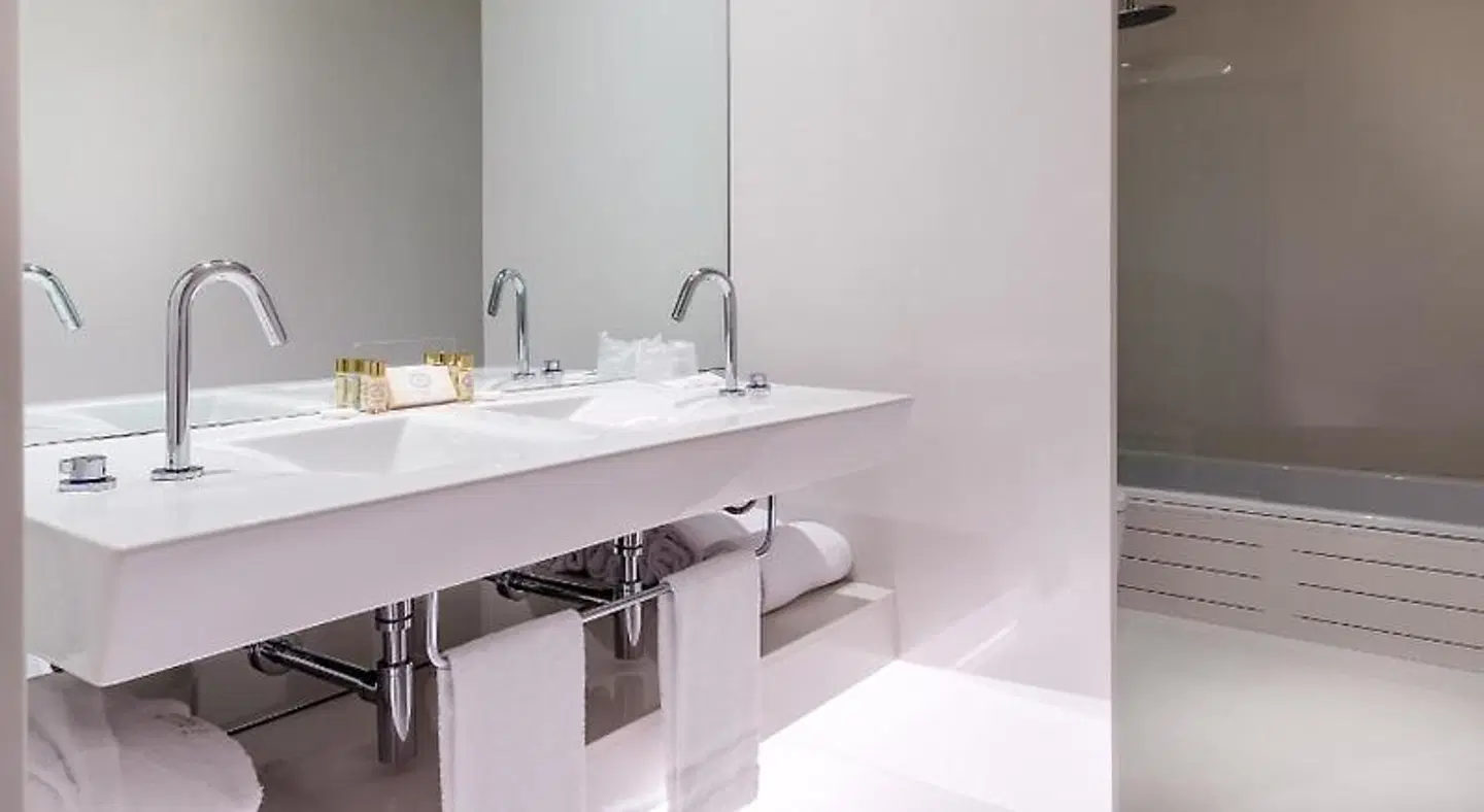 4615 Hotel Badezimmer
