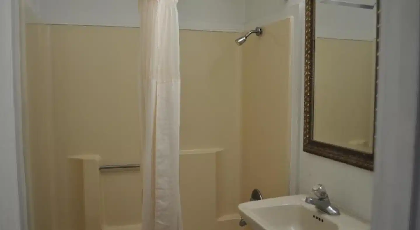 Rodeway Inn Lubbock Badezimmer