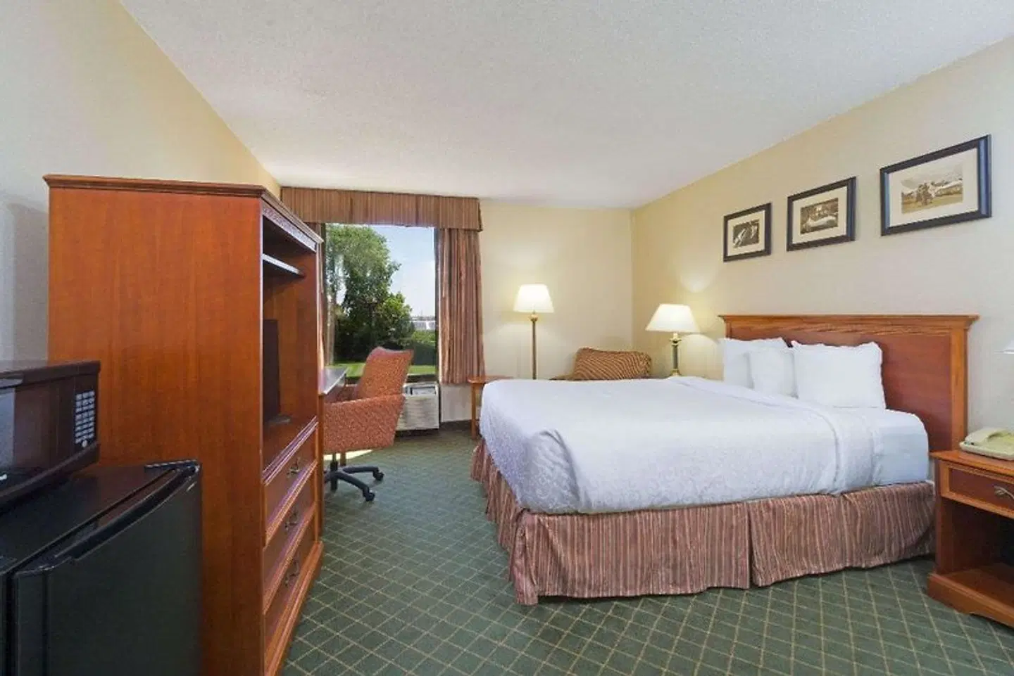 Days Inn by Wyndham Columbus Airport ROOM_EXAMPLE