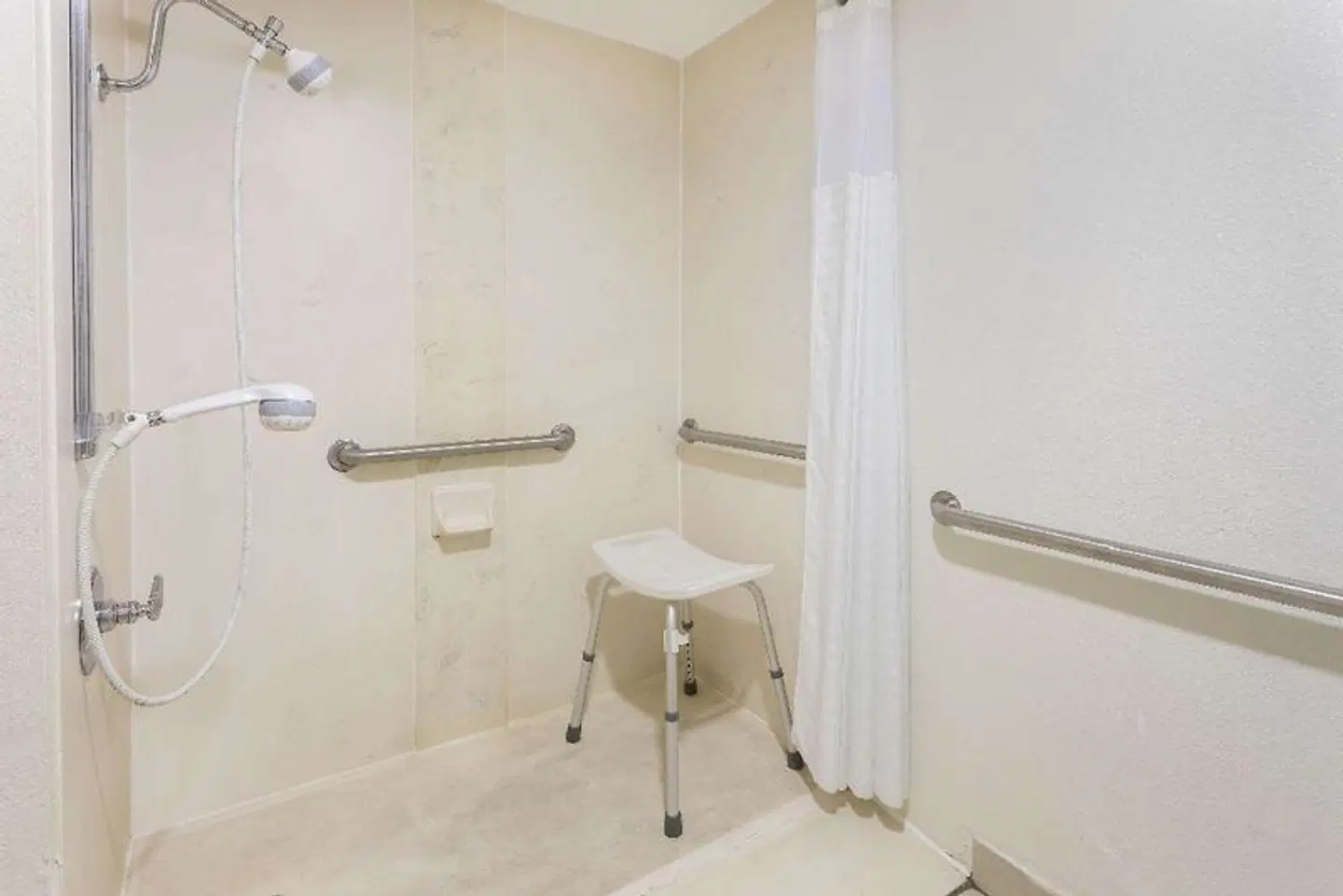 Baymont by Wyndham Orangeburg North Badezimmer