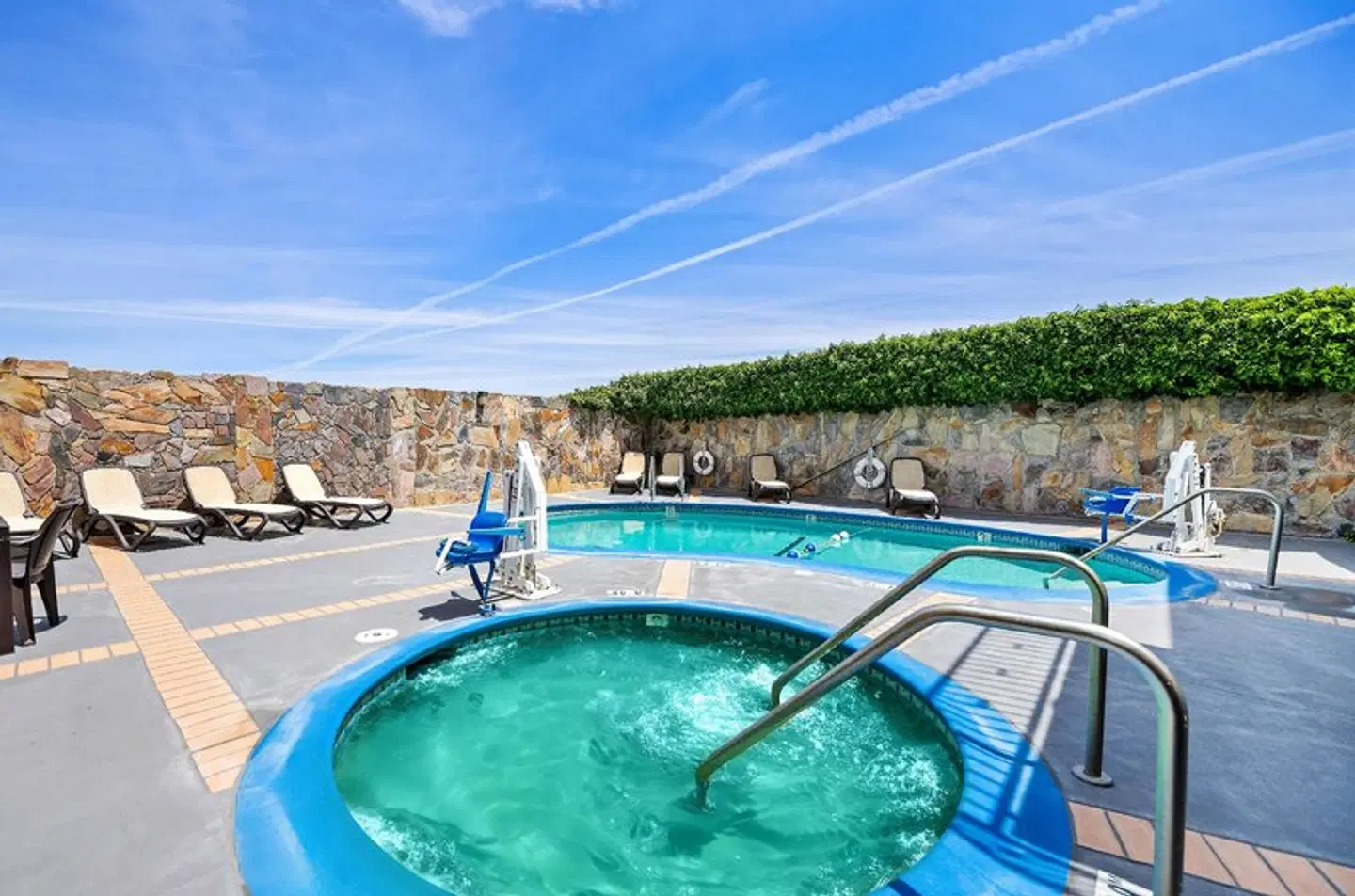 SureStayPlus Hotel by Best Western San Jose Central City OUTDOOR_POOL